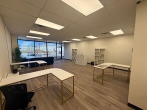 527 Barren Springs Dr, Houston, TX à louer Photo intérieure– Image 2 sur 5