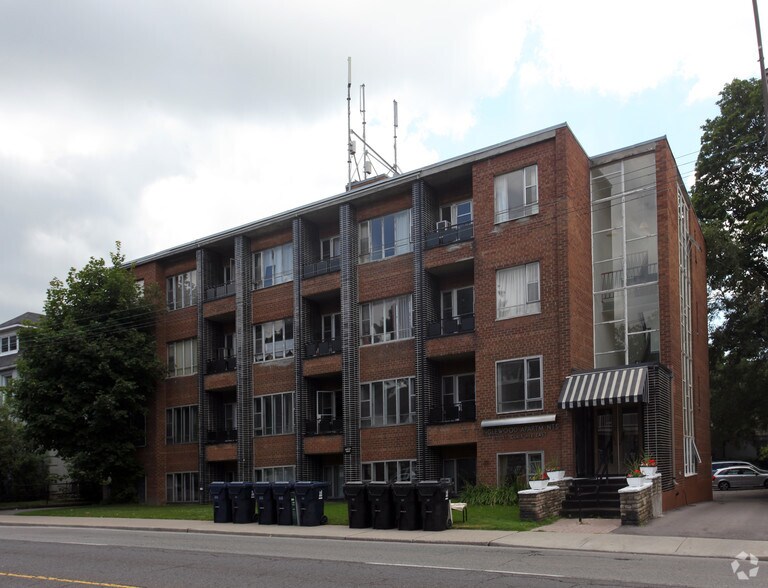 171 St Clair Ave E, Toronto, ON à louer - Photo de l’immeuble – Image 2 sur 2