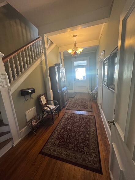 16 Oak Grove St, Mount Holly, NC à louer - Photo de l’immeuble – Image 3 sur 13