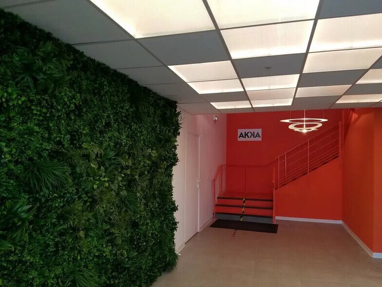 Bureau dans CANNES-LA-BOCCA à louer - Photo de l’immeuble – Image 3 sur 4