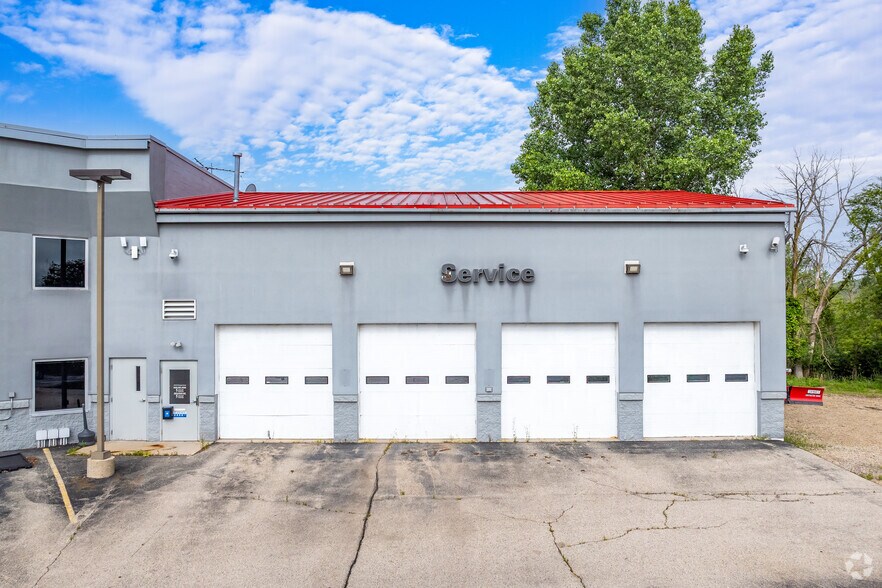3210 W Washington St, West Bend, WI à vendre - Photo de l’immeuble – Image 3 sur 29