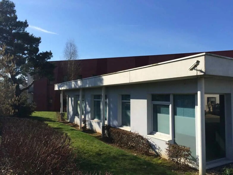 Bureau dans Petit-Couronne à louer - Photo de l’immeuble – Image 3 sur 5