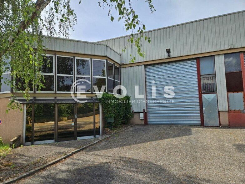 Local d’activités dans Palaiseau à louer - Photo de l’immeuble – Image 1 sur 11