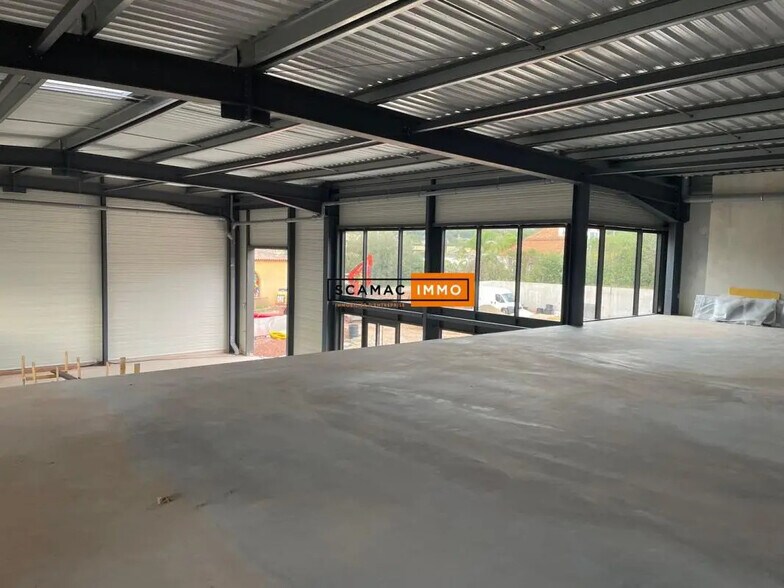 Bureau dans Ollioules à louer - Photo de l’immeuble – Image 3 sur 5