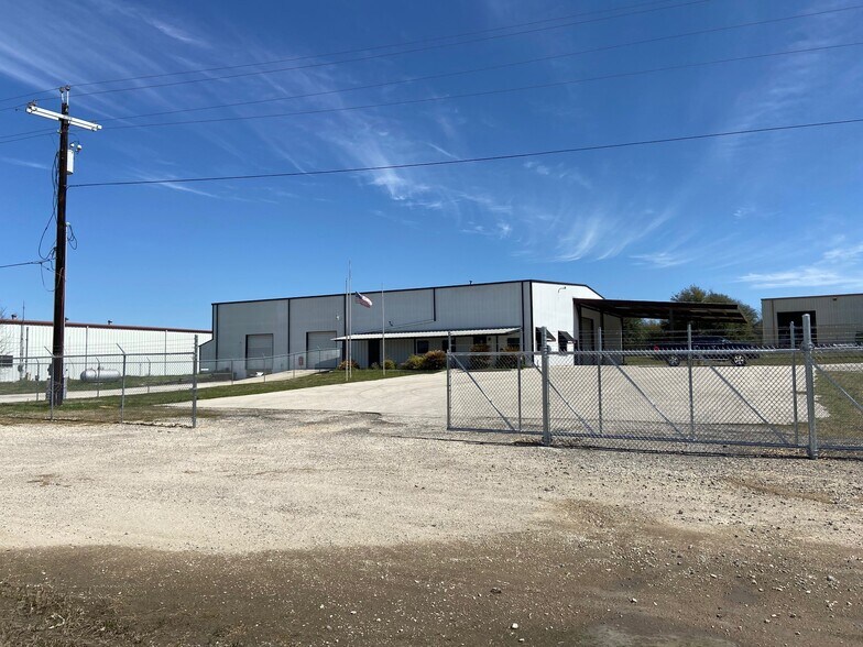 1900 E US Highway 90, Seguin, TX à louer - Photo de l’immeuble – Image 2 sur 15