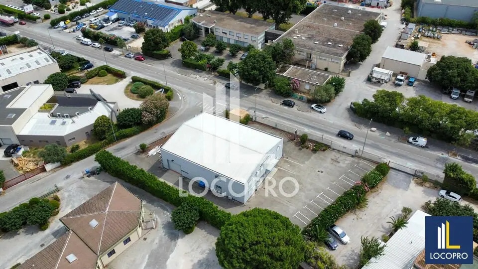 Local d'activités dans Avignon à vendre - Photo de l’immeuble – Image 3 sur 5