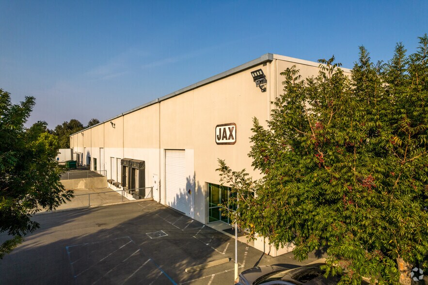 859 F St, West Sacramento, CA à louer - Photo principale – Image 1 sur 24