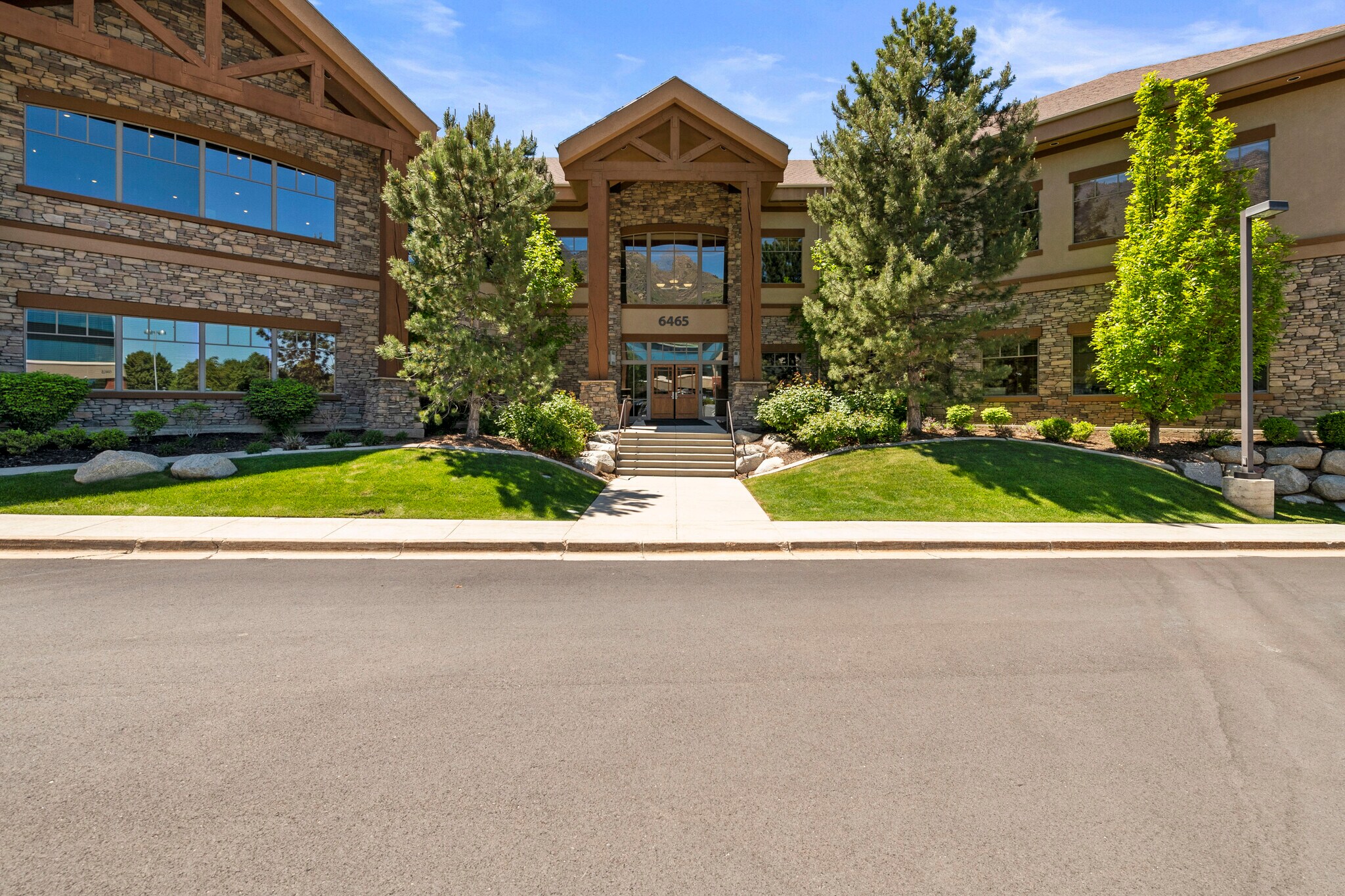 6465 S 3000 E, Salt Lake City, UT à louer Photo de l’immeuble– Image 1 sur 13
