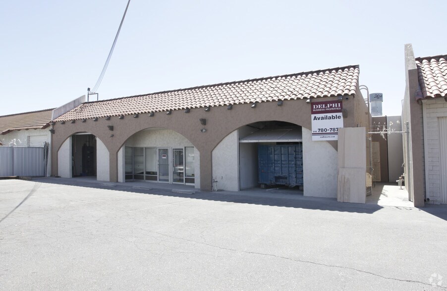 21600 Osborne St, Chatsworth, CA à louer - Photo principale – Image 1 sur 6