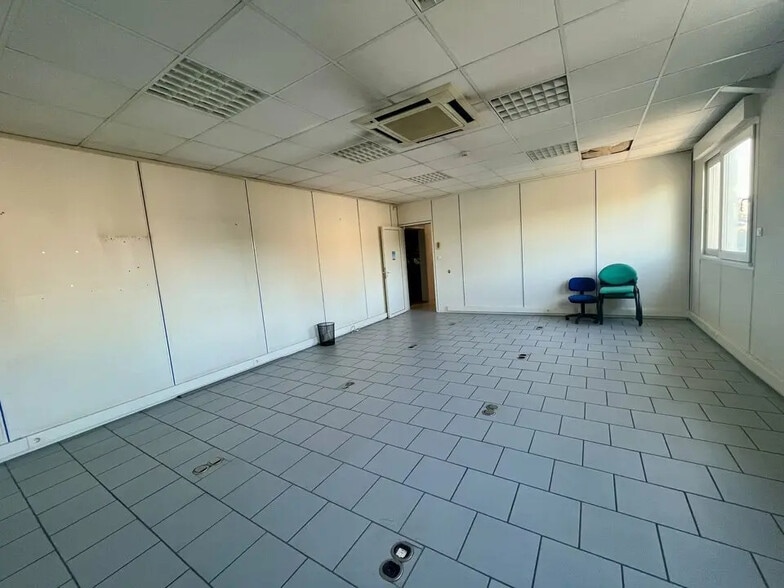 Bureau dans Piolenc à louer - Photo intérieure – Image 2 sur 5