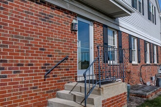 N79W14756 Appleton Ave, Menomonee Falls, WI à louer Photo de l’immeuble– Image 1 sur 9