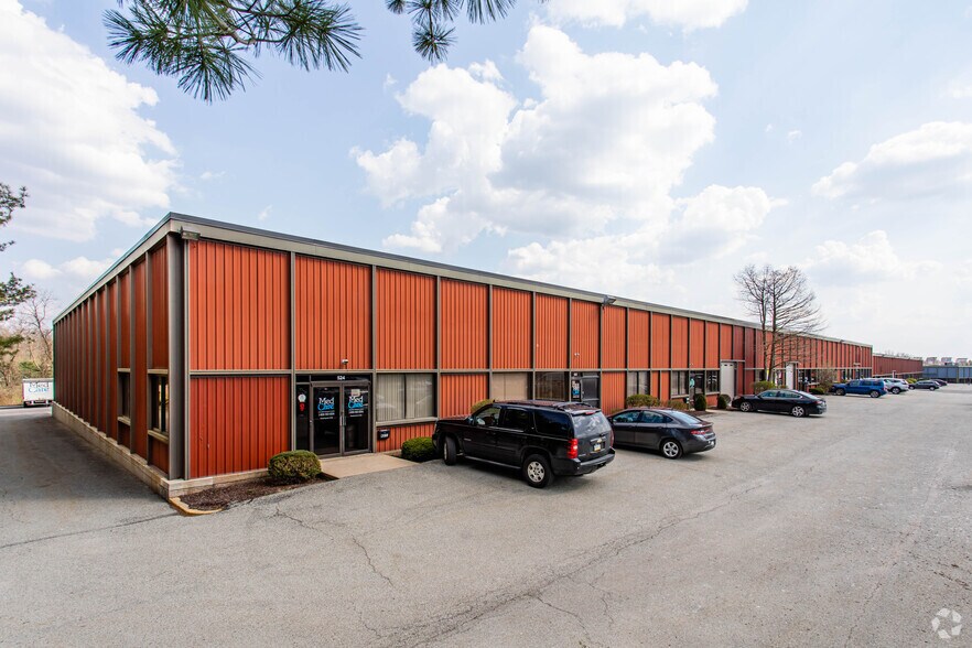 500 Parkway View Dr, Pittsburgh, PA à louer - Photo de l’immeuble – Image 3 sur 5