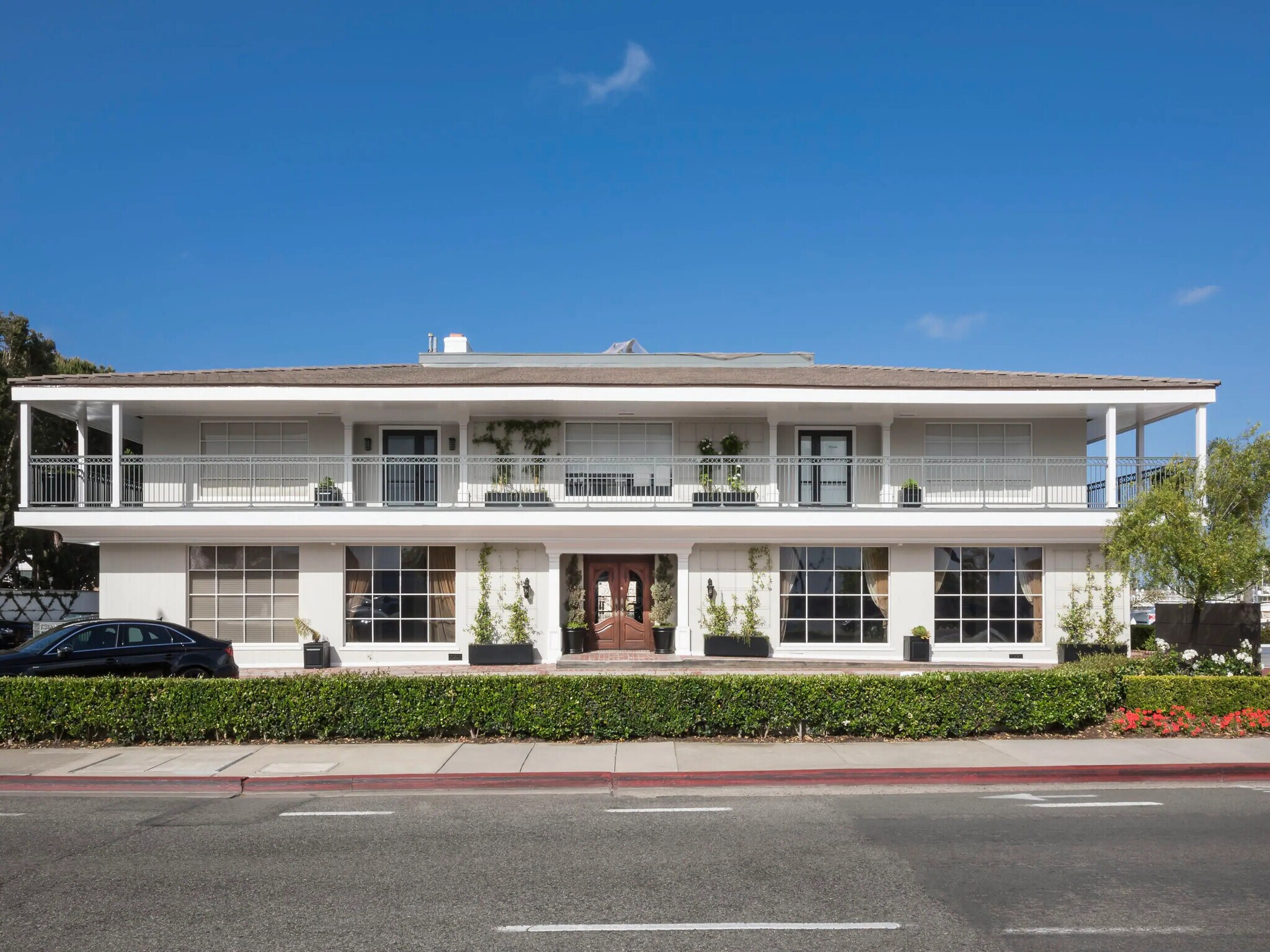 341 Bayside Dr, Newport Beach, CA à louer Photo de l’immeuble– Image 1 sur 2