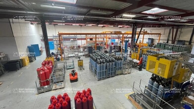 Local d'activités dans Buc à vendre Photo de l’immeuble– Image 2 sur 16