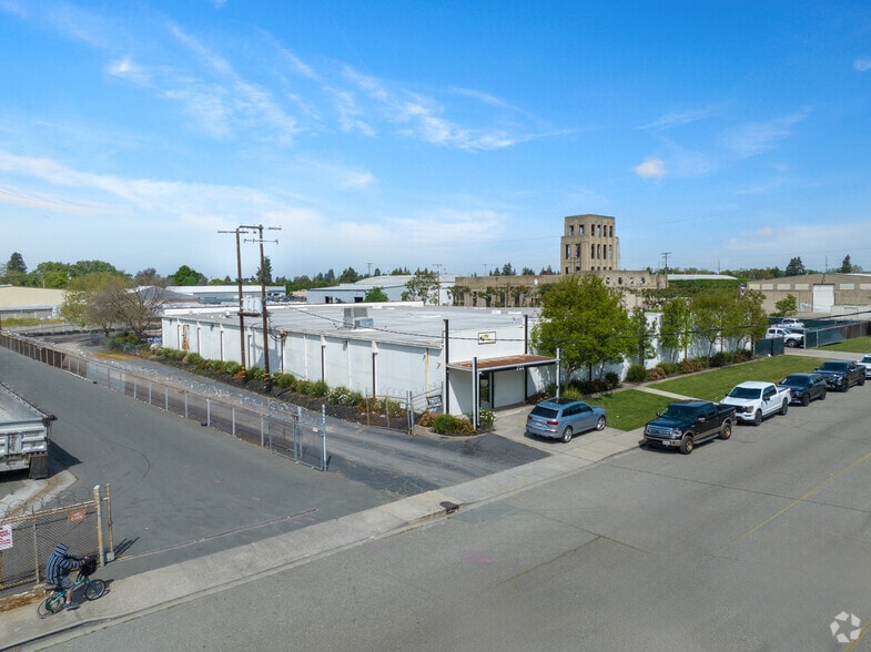 701 N Stockton St, Lodi, CA à vendre - Photo de l’immeuble – Image 2 sur 22
