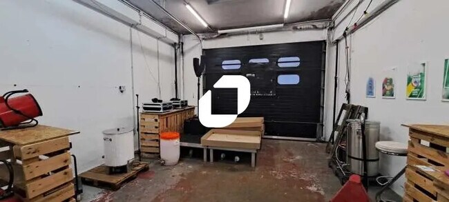 Plus de détails pour Local d'activités à louer