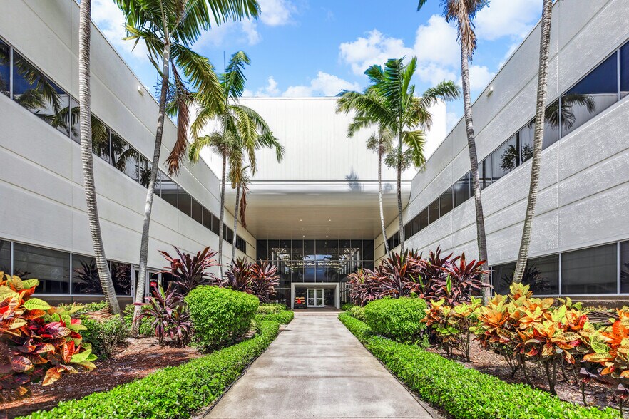 901 Yamato Rd, Boca Raton, FL à louer - Photo de l’immeuble – Image 2 sur 5