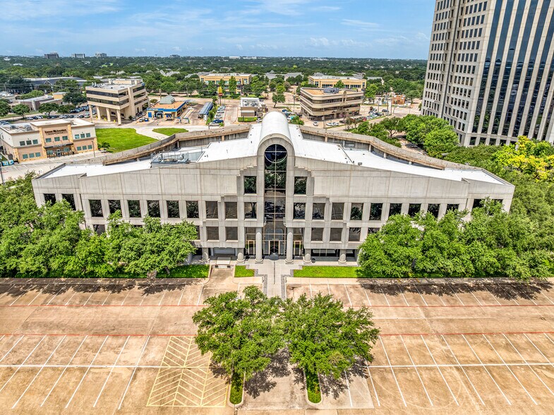 17300 Preston Rd, Dallas, TX à vendre - Photo de l’immeuble – Image 2 sur 9