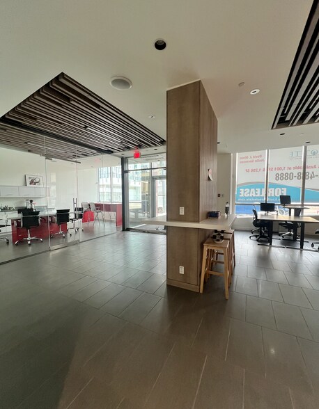 11949 Jasper Av NW, Edmonton, AB à vendre - Photo principale – Image 1 sur 10