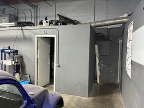 12677 San Fernando Rd, Sylmar, CA à louer Photo intérieure– Image 2 sur 8