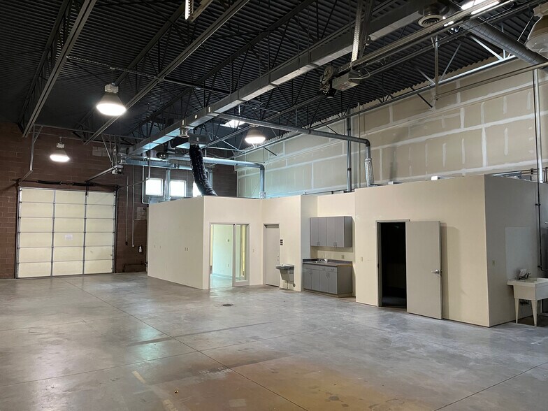1075 Ford St, Colorado Springs, CO à louer - Photo de l’immeuble – Image 3 sur 12