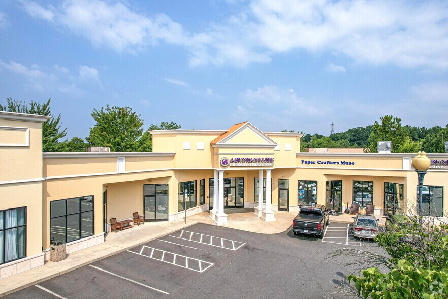 1905 Rice Rd, Matthews, NC à louer - Photo principale – Image 1 sur 28
