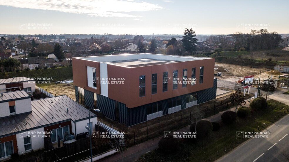 Industriel/Logistique dans Bondoufle à vendre - Photo de l’immeuble – Image 1 sur 4