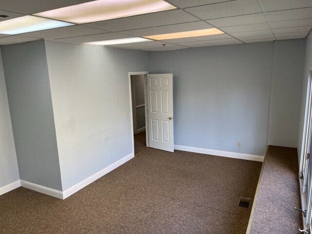 898 Ethan Allen Hwy, Ridgefield, CT à louer - Photo intérieure – Image 3 sur 9