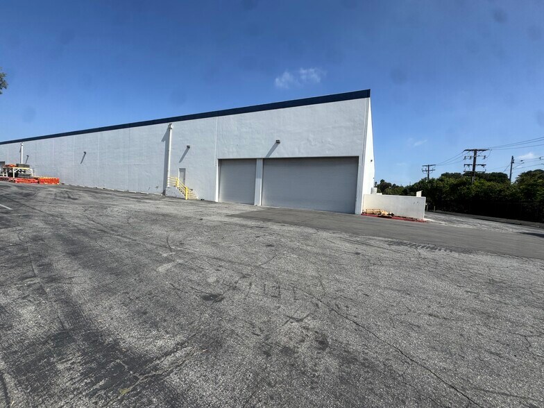 18502 S Laurel Park Rd, Compton, CA à louer - Photo de l’immeuble – Image 2 sur 5