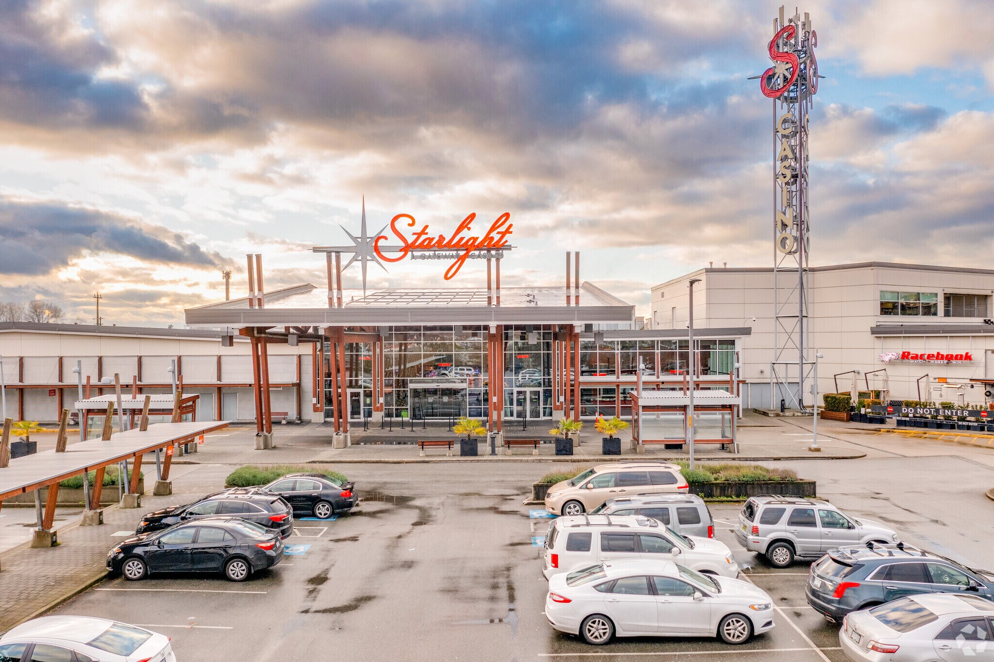 350 Gifford St, New Westminster, BC à louer Photo principale– Image 1 sur 6
