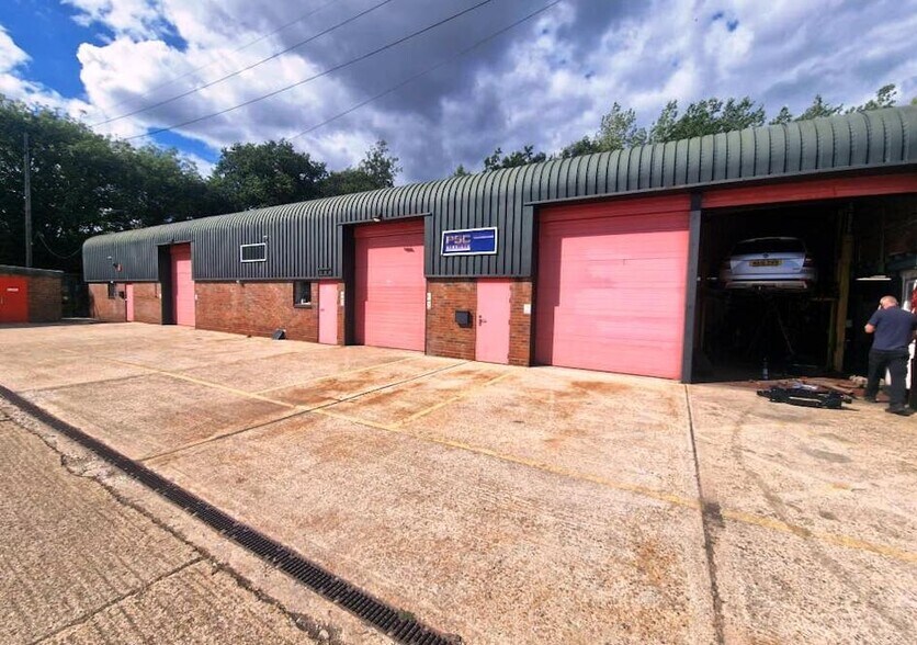 Bramley Rd, Tadley à louer - Photo de l’immeuble – Image 3 sur 3