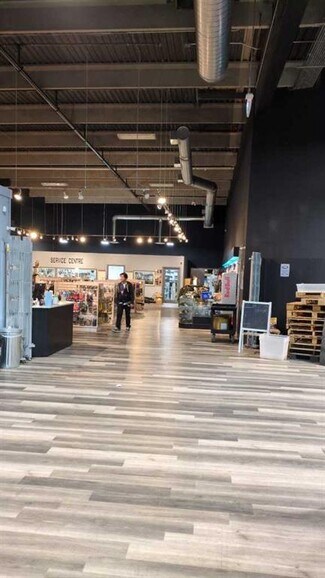 Plus de détails pour 1411 33rd St NE, Calgary, AB - Local d’activités à vendre