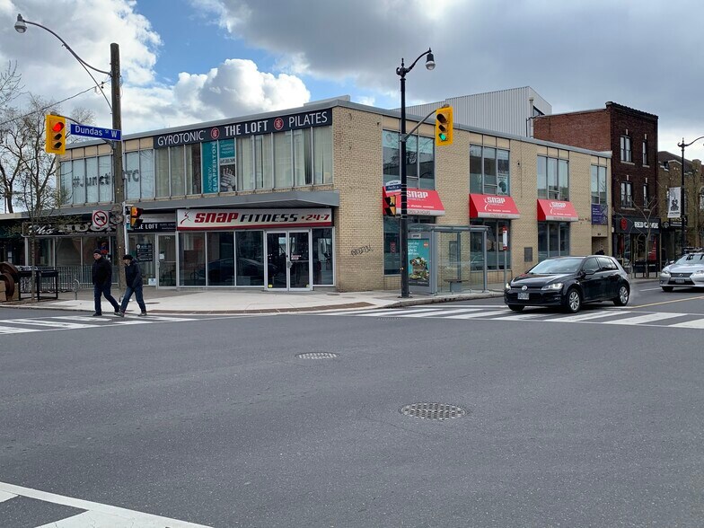 394-400 Pacific Ave, Toronto, ON à louer - Photo de l’immeuble – Image 1 sur 6