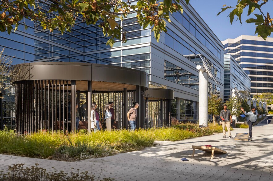 900 Corporate Pointe, Culver City, CA à louer - Photo de l’immeuble – Image 2 sur 10