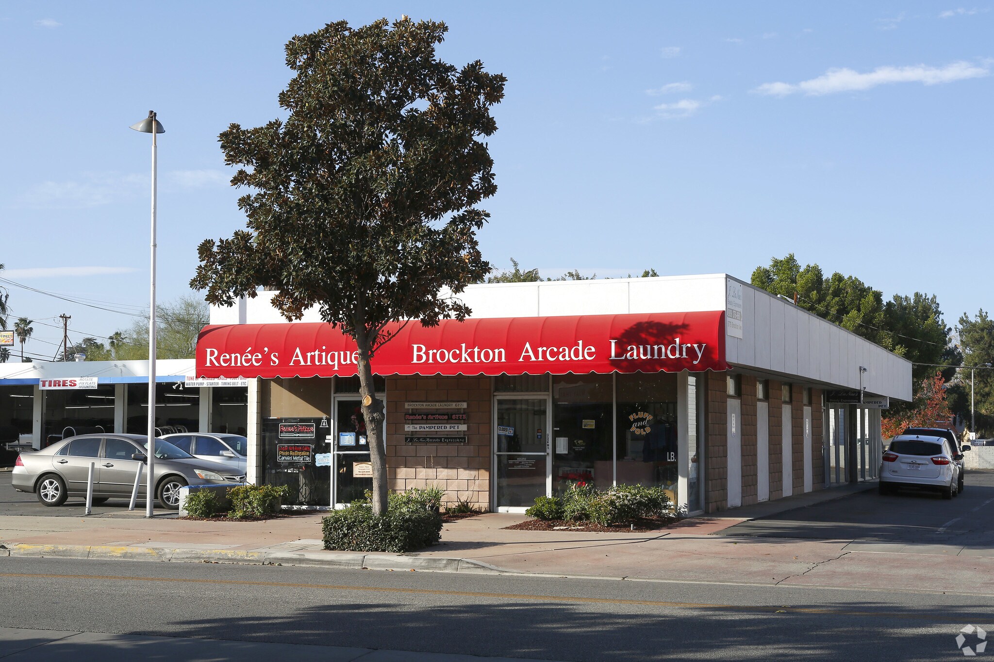 6771-6779 Brockton Ave, Riverside, CA à louer Photo principale– Image 1 sur 8