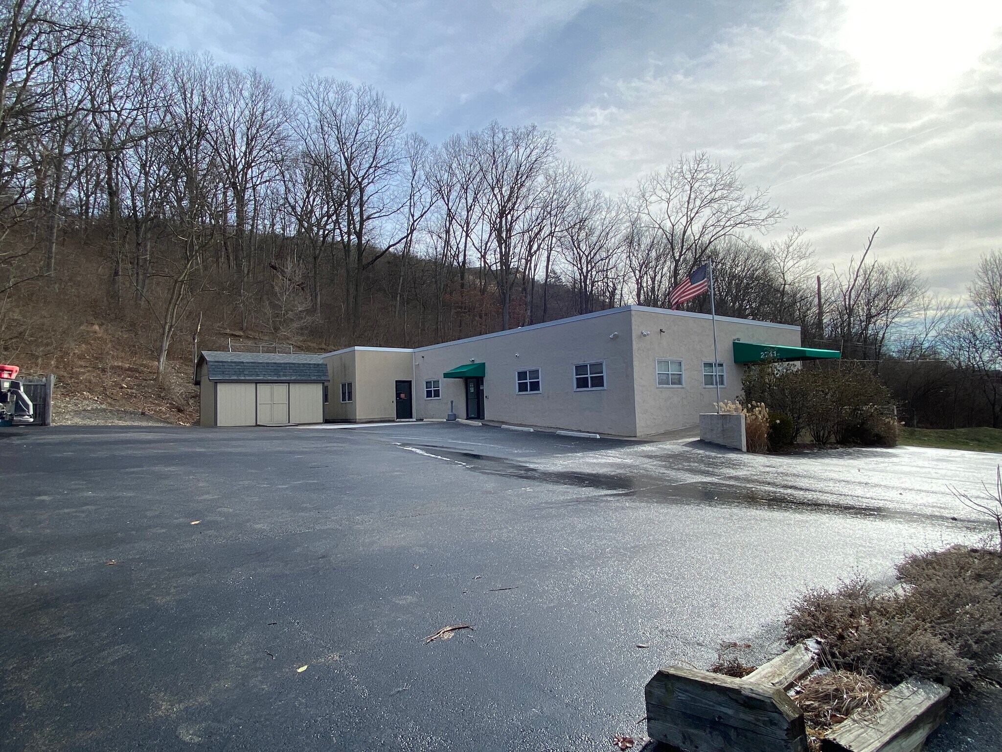 2741 Noblestown Rd, Pittsburgh, PA à louer Photo principale– Image 1 sur 13