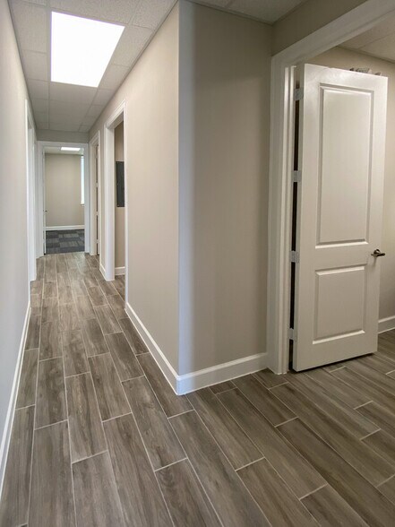 5501 Cabrera Dr, Sugar Land, TX à louer - Photo de l’immeuble – Image 2 sur 4