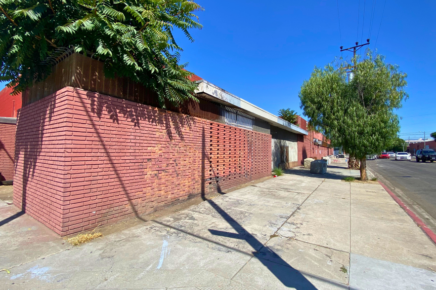 3221 S Hill St, Los Angeles, CA à louer - Photo de l’immeuble – Image 1 sur 5