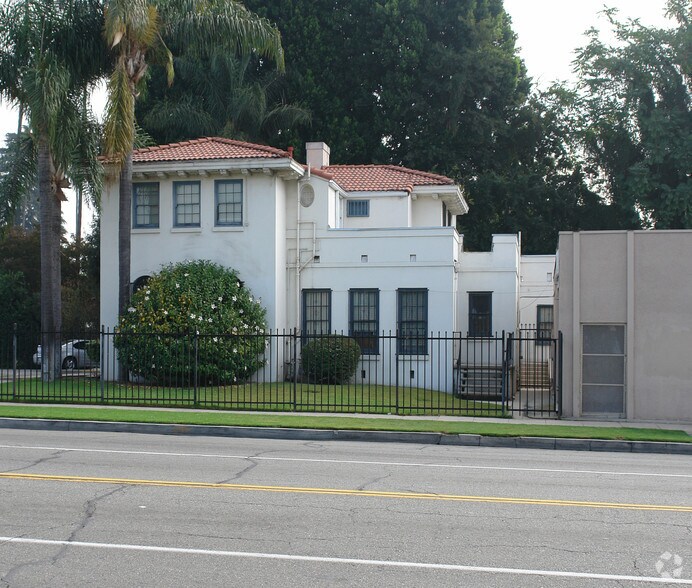 1669 N E St, San Bernardino, CA à vendre - Photo de l’immeuble – Image 3 sur 5