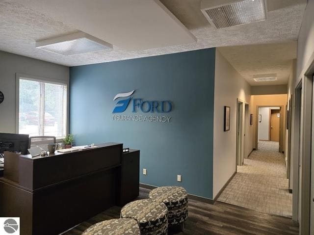 920 S Garfield Ave, Traverse City, MI à vendre - Photo intérieure – Image 2 sur 6