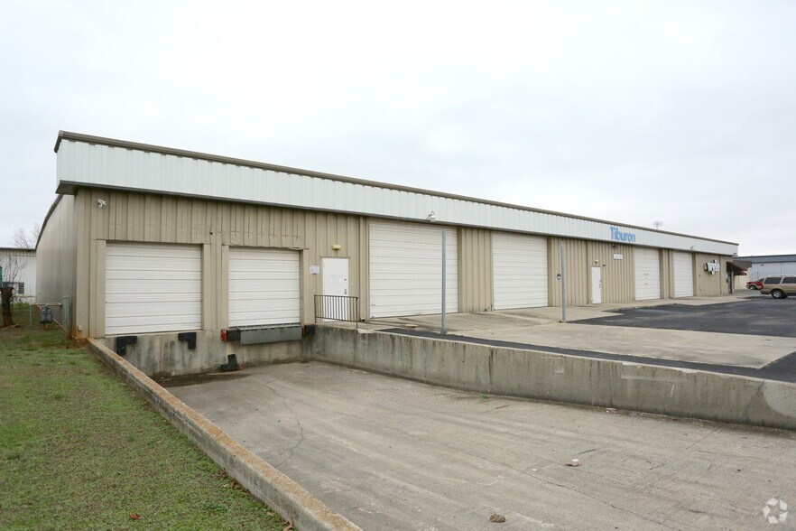 4820 Commercial Dr, Huntsville, AL à vendre - Photo de l’immeuble – Image 2 sur 27