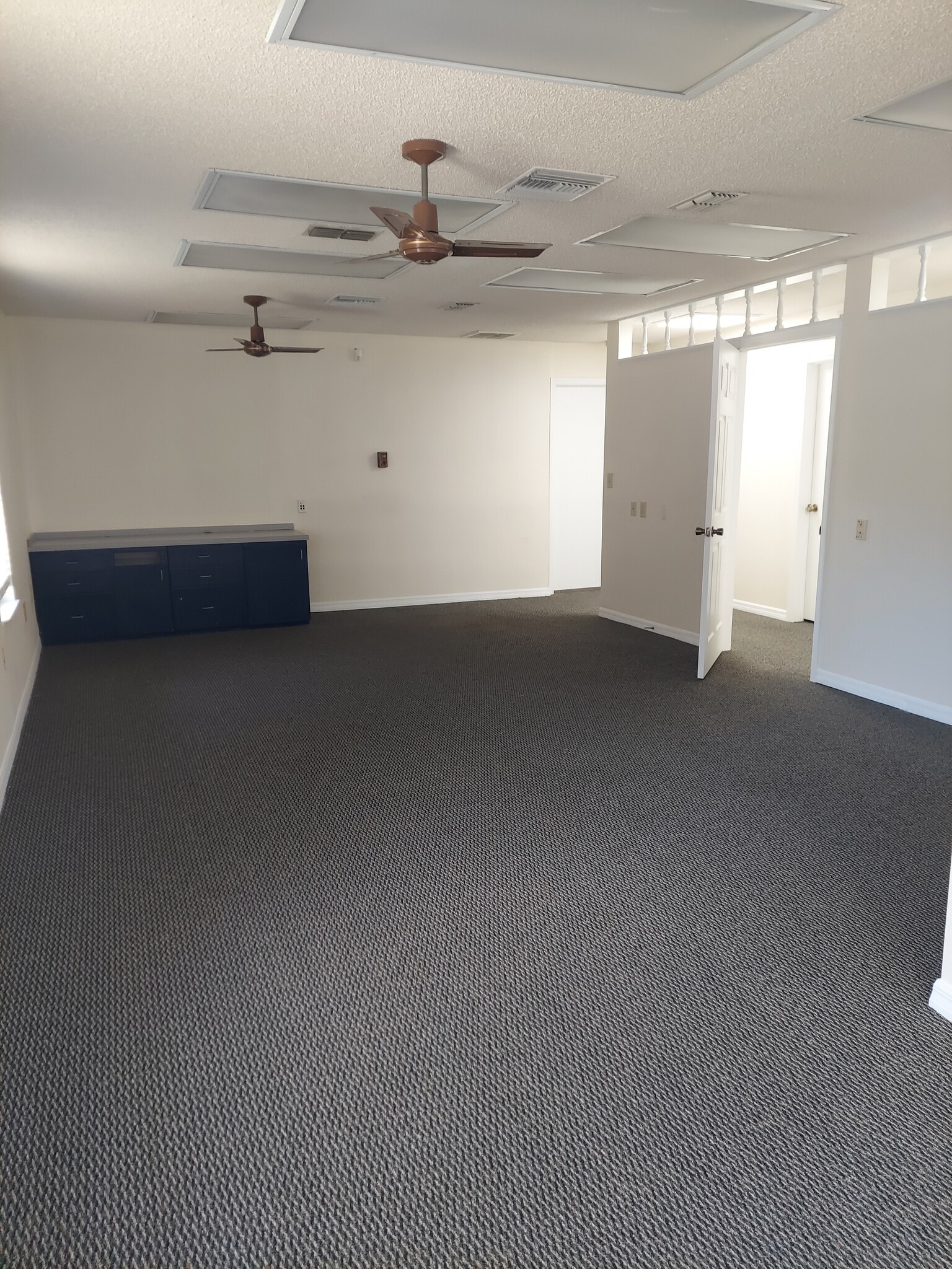 7510 Ridge Rd, Port Richey, FL à louer Photo de l’immeuble– Image 1 sur 5