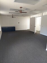 7510 Ridge Rd, Port Richey, FL à louer Photo de l’immeuble– Image 1 sur 5