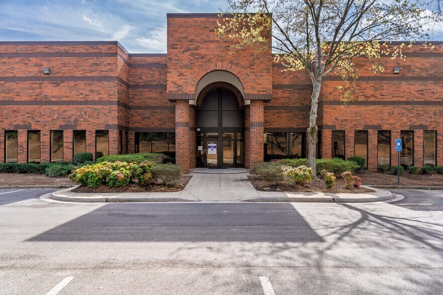 8125 Troon Cir, Austell, GA à louer - Photo principale – Image 1 sur 6