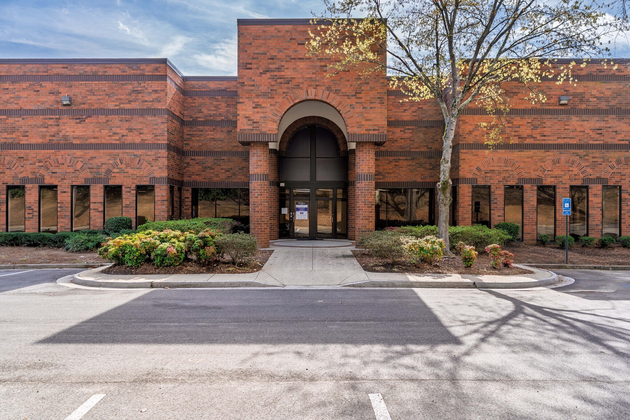 8125 Troon Cir, Austell, GA à louer Photo principale– Image 1 sur 7