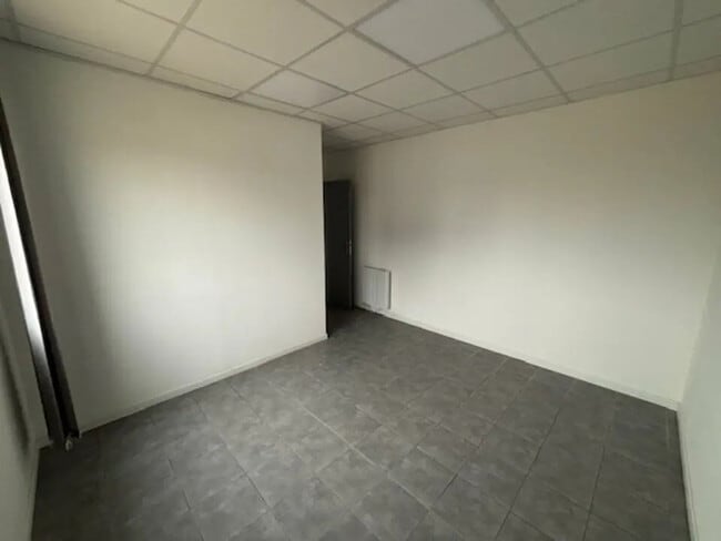 Plus de détails pour Local commercial à louer