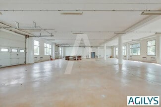 Plus de détails pour Local d'activités à louer