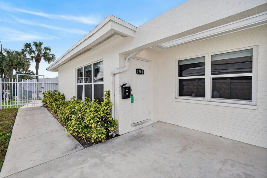 Lauderhill Triplex Portfolio portefeuille de 4 biens à vendre sur LoopNet.fr - Photo de l’immeuble – Image 3 sur 29
