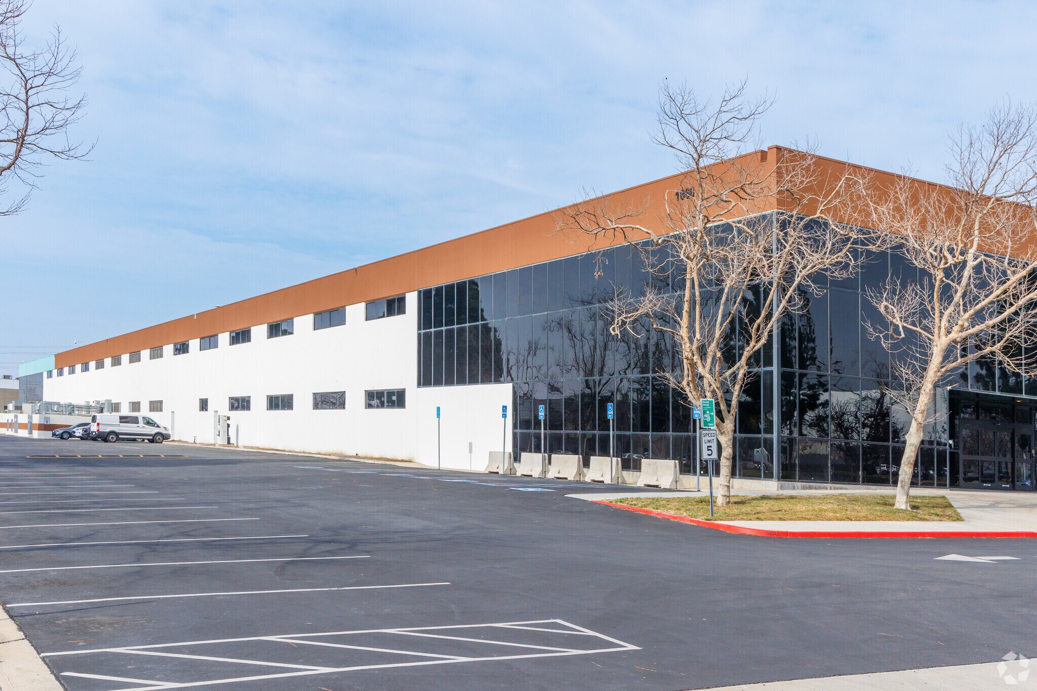 1660 Scenic Ave, Costa Mesa, CA à louer Photo principale– Image 1 sur 6