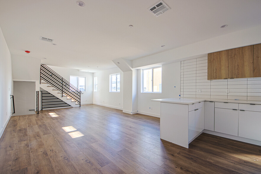 6421 Troost Ave, North Hollywood, CA à vendre - Photo de l’immeuble – Image 3 sur 40